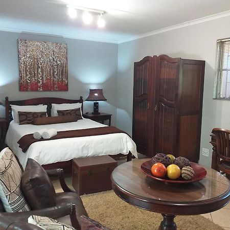 Selati 103 Guest Cottages มาเลเลน ภายนอก รูปภาพ