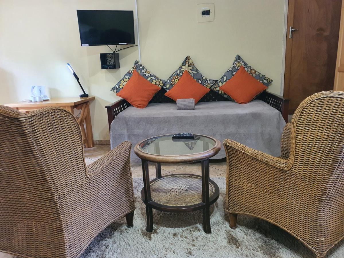 Selati 103 Guest Cottages มาเลเลน ภายนอก รูปภาพ