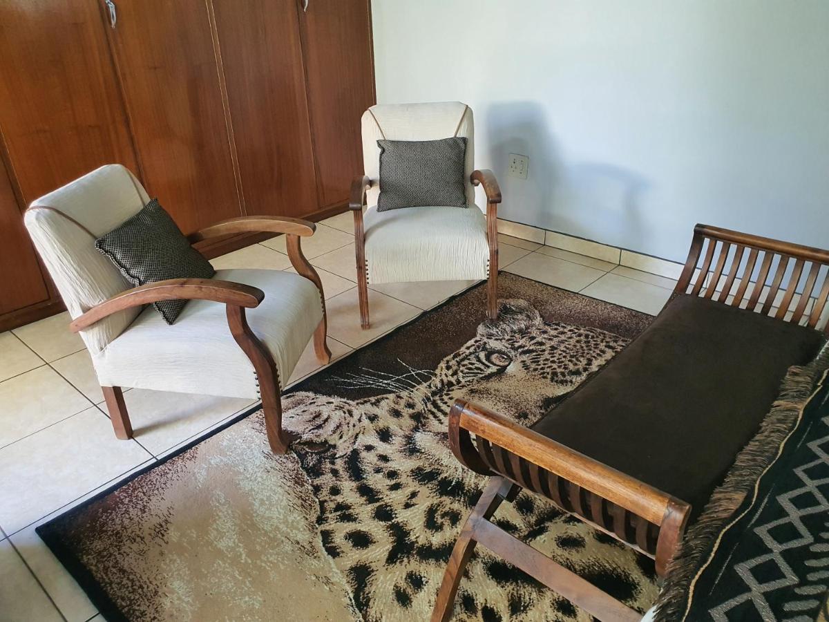 Selati 103 Guest Cottages มาเลเลน ภายนอก รูปภาพ