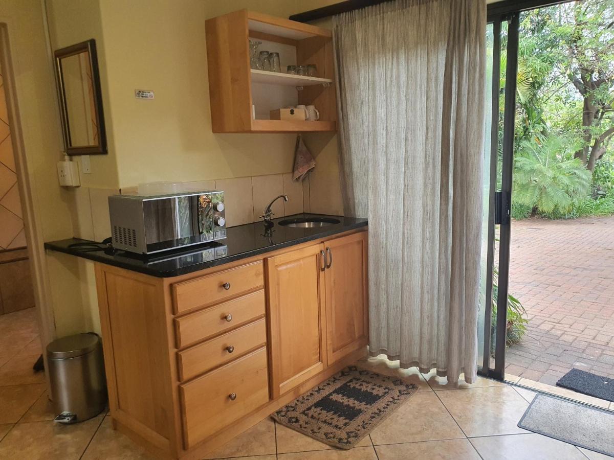 Selati 103 Guest Cottages มาเลเลน ภายนอก รูปภาพ