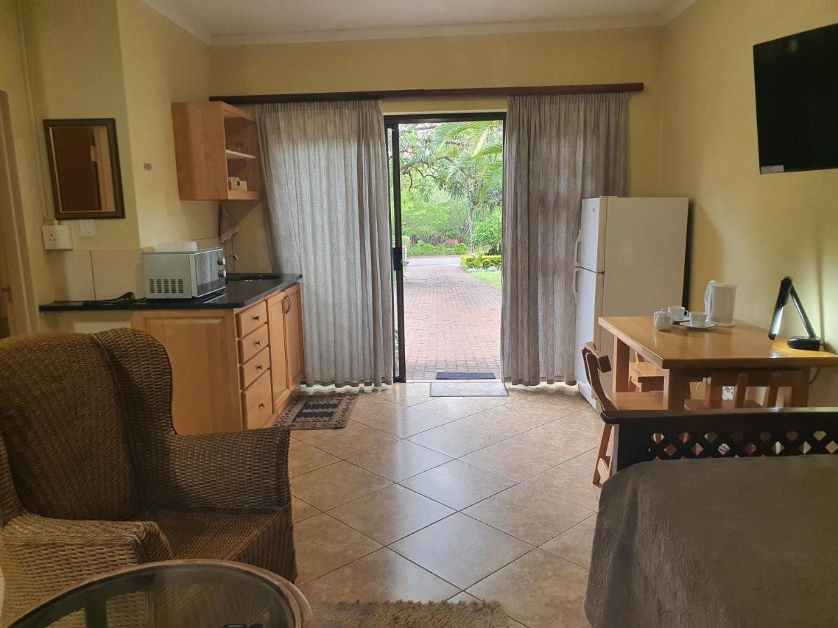 Selati 103 Guest Cottages มาเลเลน ภายนอก รูปภาพ