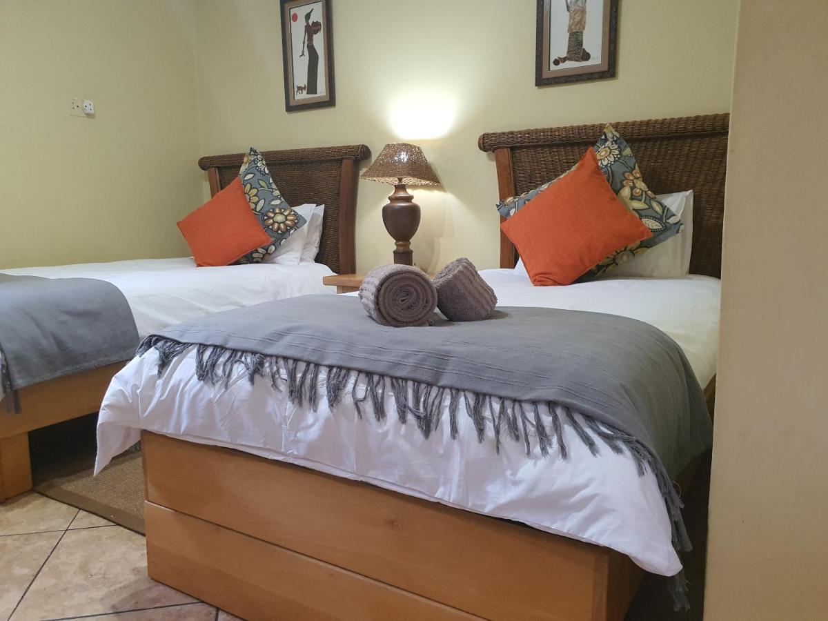 Selati 103 Guest Cottages มาเลเลน ภายนอก รูปภาพ