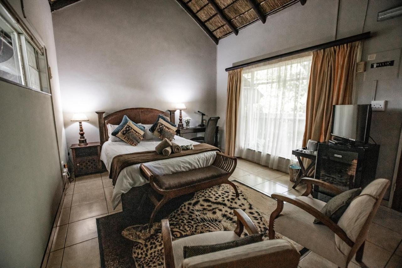 Selati 103 Guest Cottages มาเลเลน ภายนอก รูปภาพ