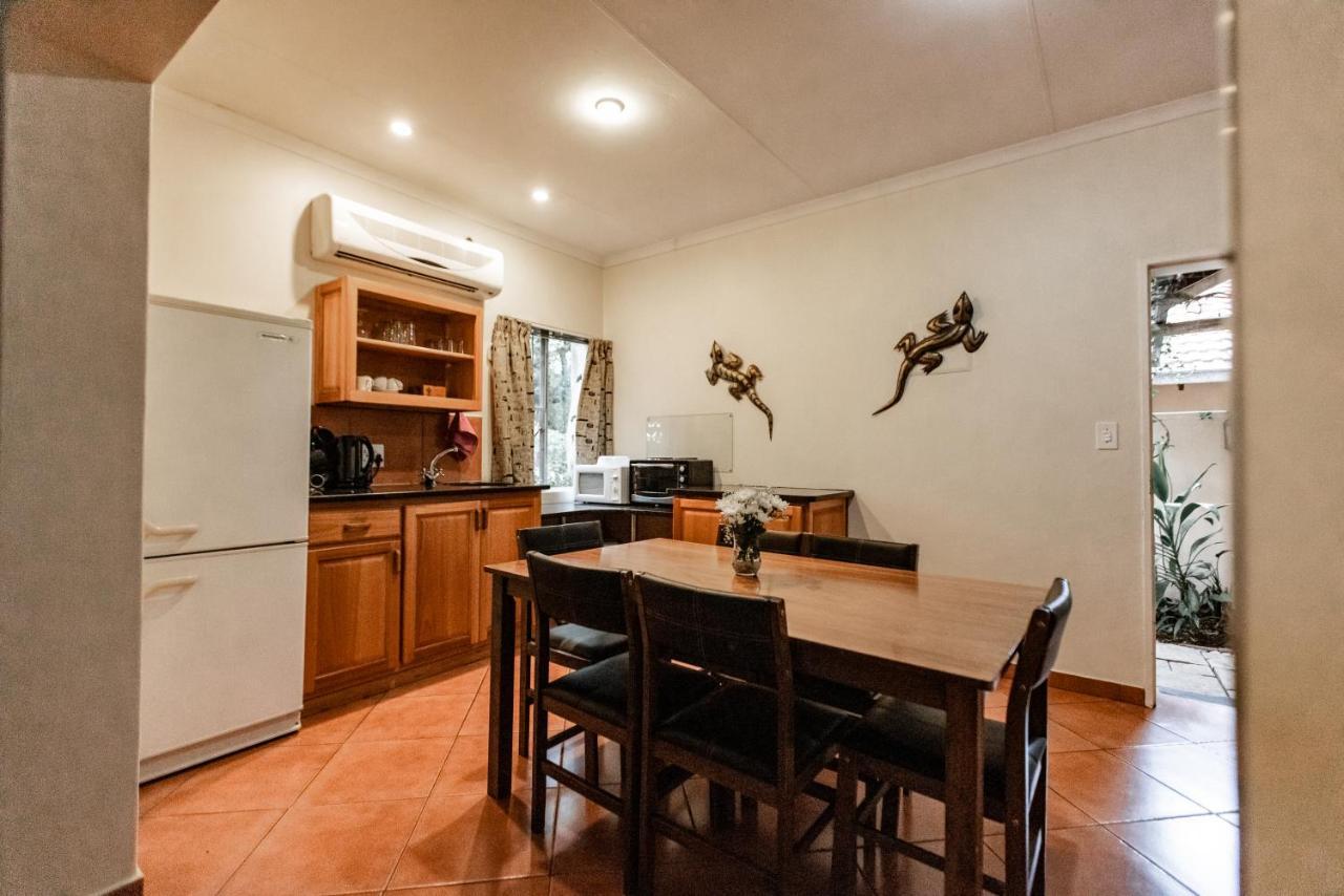 Selati 103 Guest Cottages มาเลเลน ภายนอก รูปภาพ