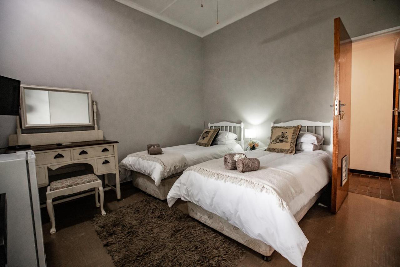 Selati 103 Guest Cottages มาเลเลน ภายนอก รูปภาพ