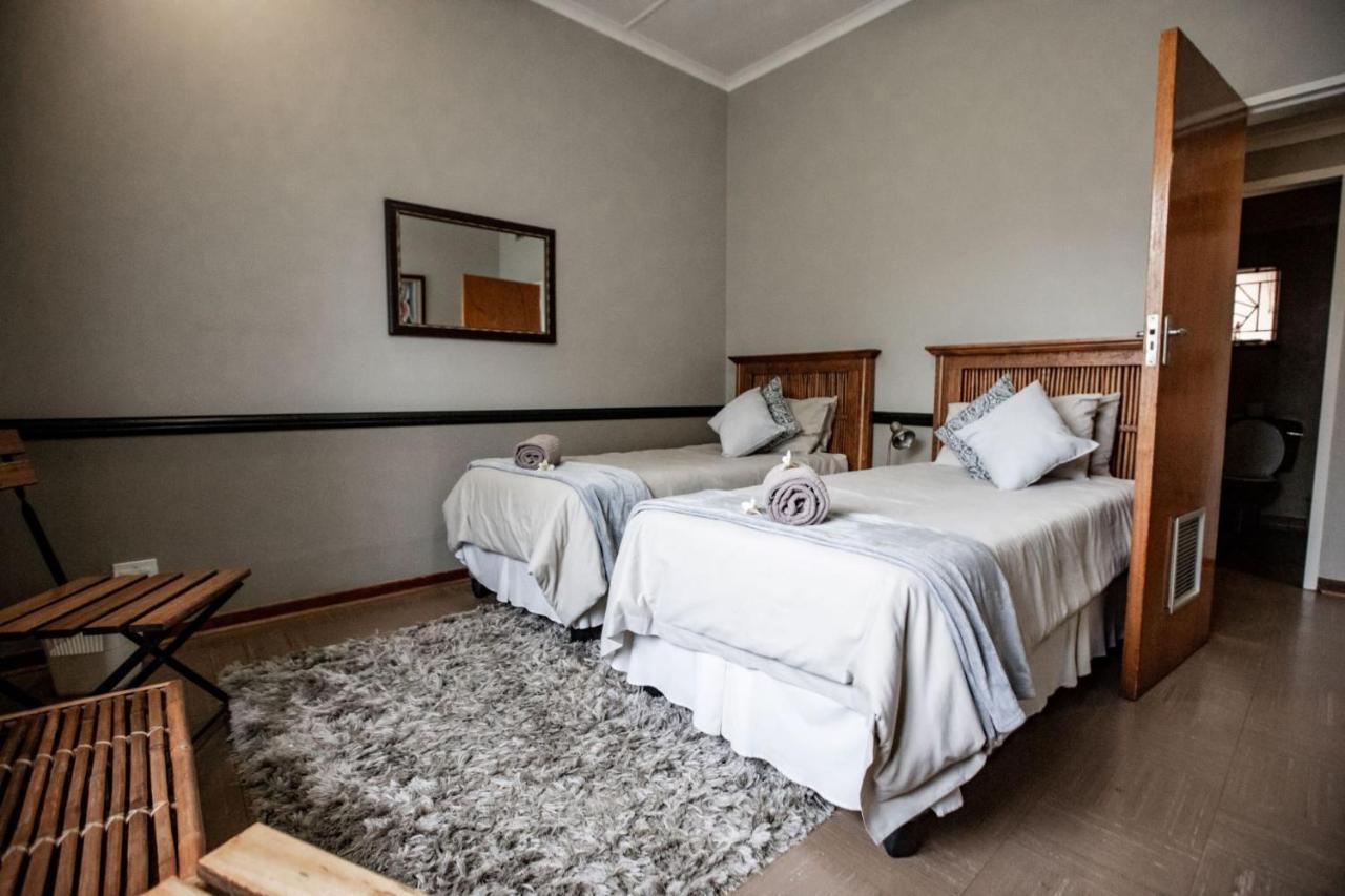 Selati 103 Guest Cottages มาเลเลน ภายนอก รูปภาพ